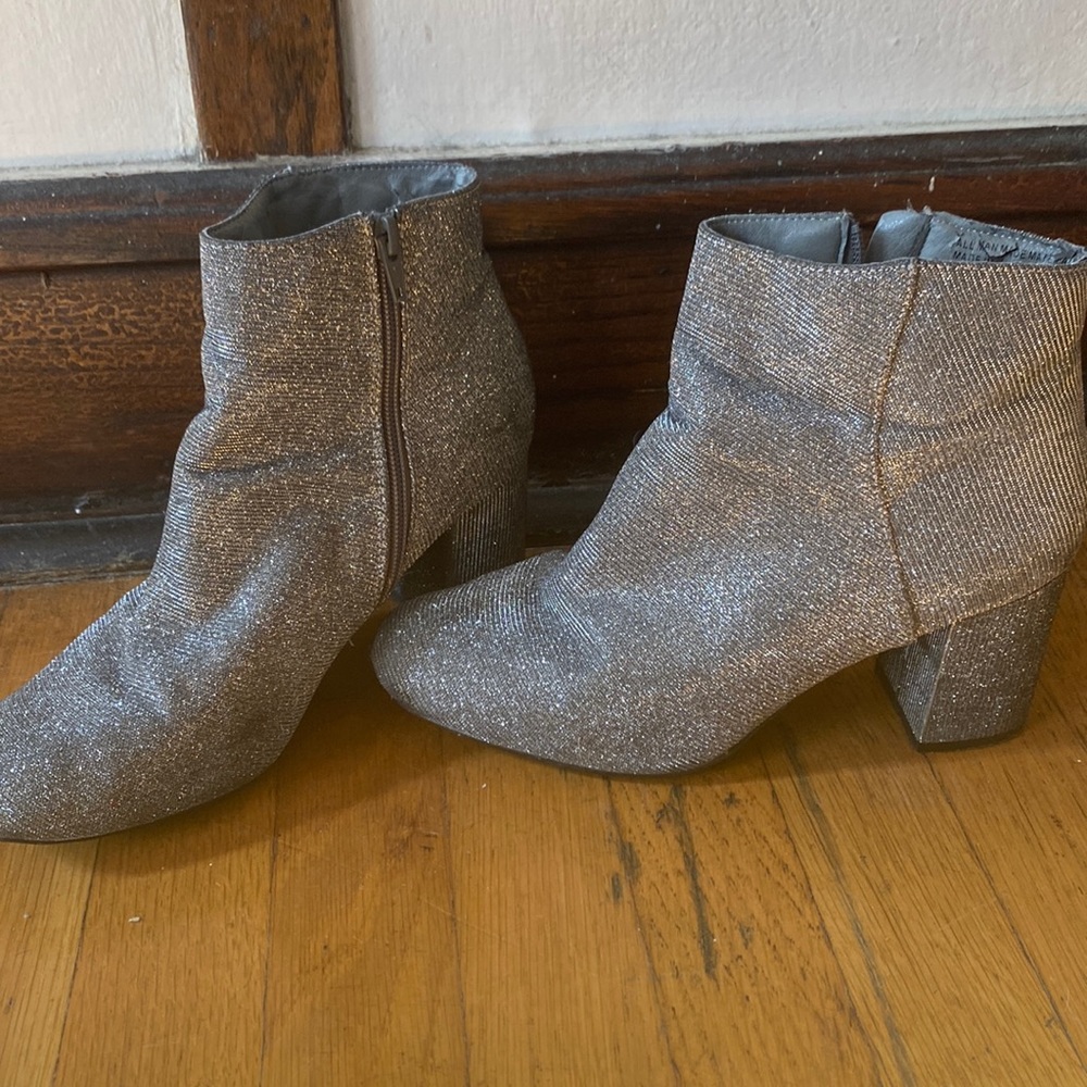 Sparky booties in good condition